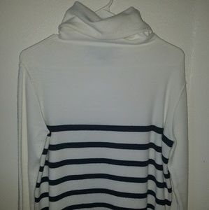 White turtle neck sweater